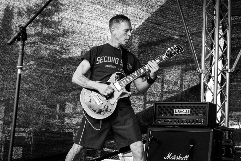 2 LEGS BAD (2022-09-09) — photograph 12