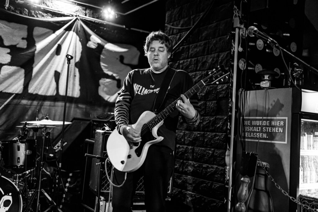 FLAG JERKS (2023-12-26) — photograph 2
