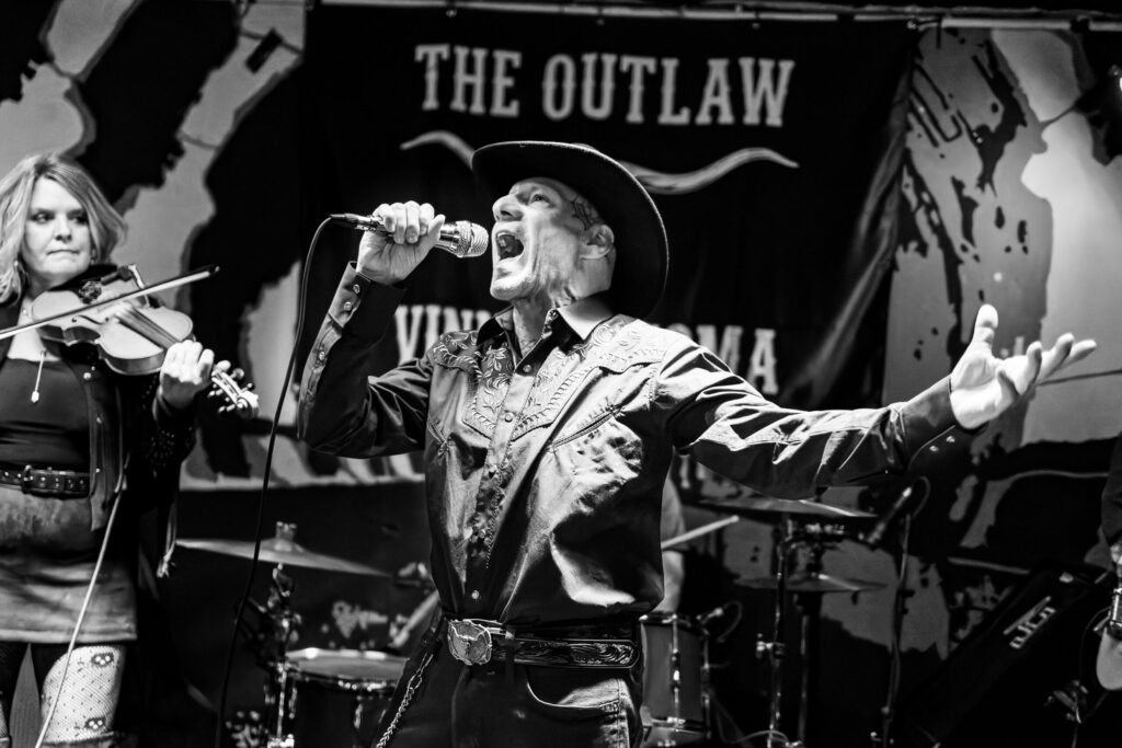THE OUTLAW VINNIE STIGMA (2025-11-06) — photograph 1