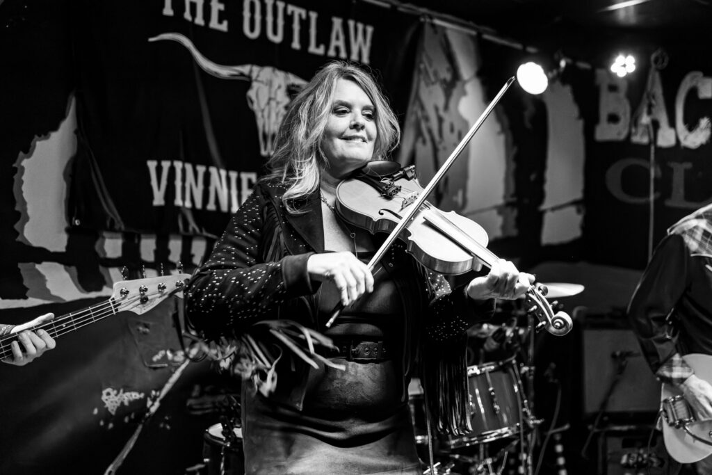 THE OUTLAW VINNIE STIGMA (2025-11-06) — photograph 3