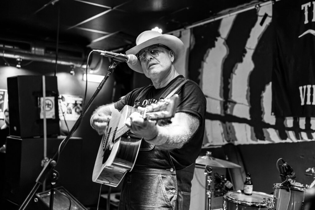 THE OUTLAW VINNIE STIGMA (2025-11-06) — photograph 4