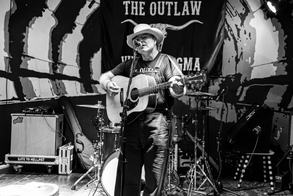 THE OUTLAW VINNIE STIGMA (2025-11-06) — photograph 5