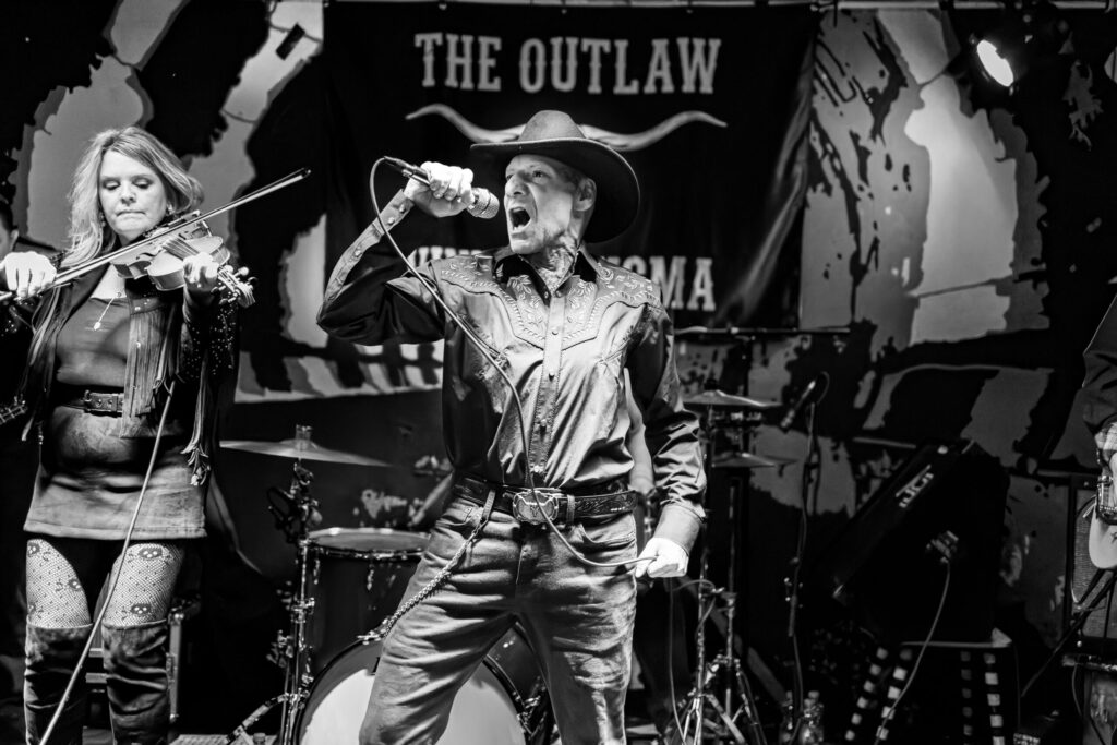 THE OUTLAW VINNIE STIGMA (2025-11-06) — photograph 9