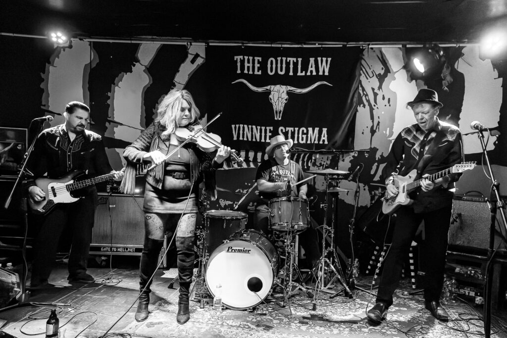 THE OUTLAW VINNIE STIGMA (2025-11-06) — photograph 13