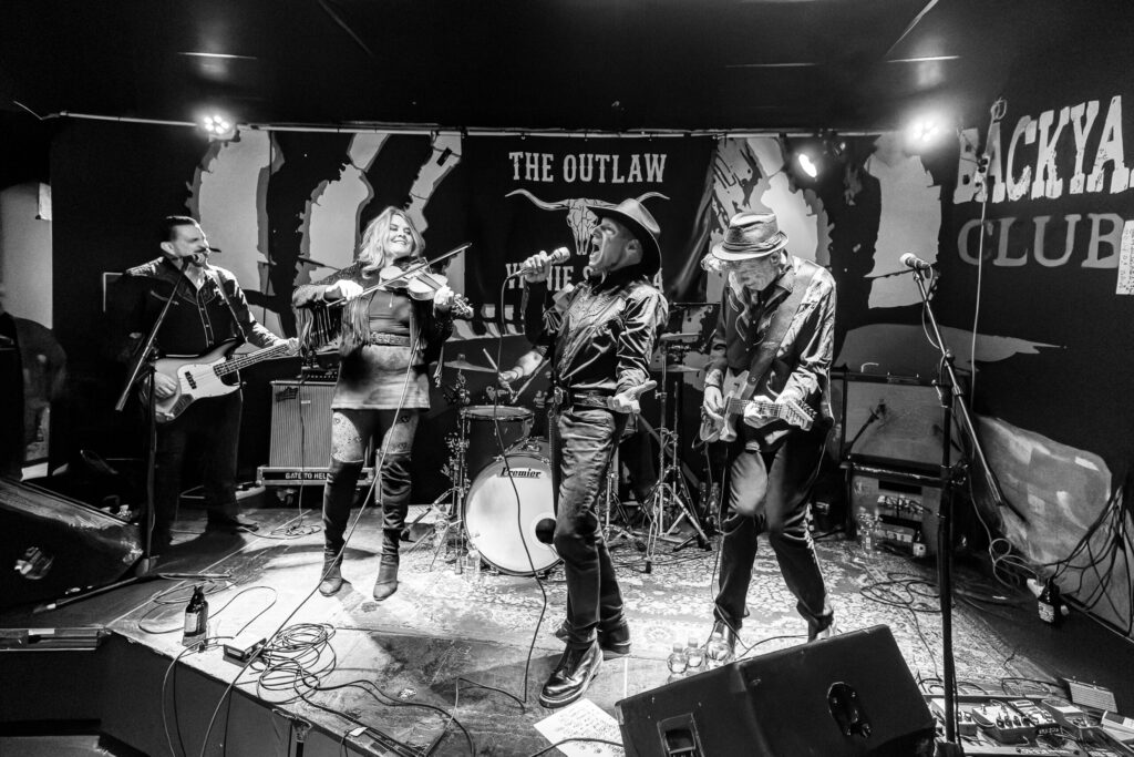 THE OUTLAW VINNIE STIGMA (2025-11-06) — photograph 23