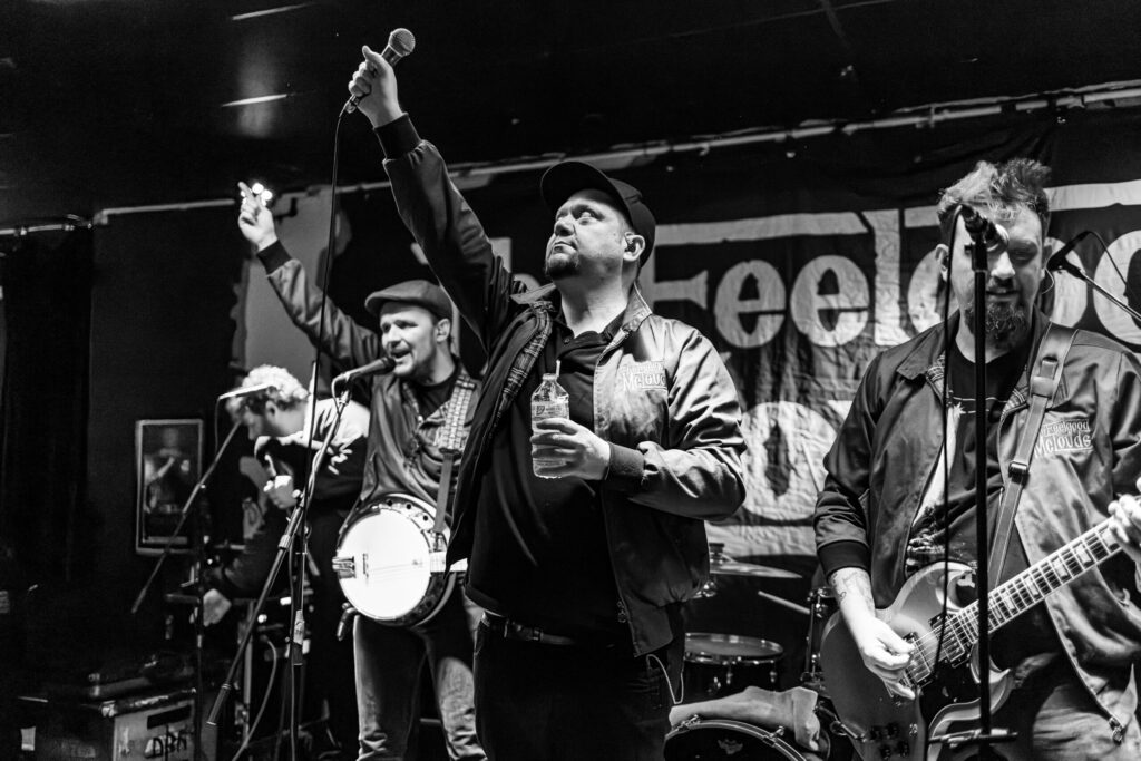THE FEELGOOD MCLOUDS (2023-12-01) — photograph 2