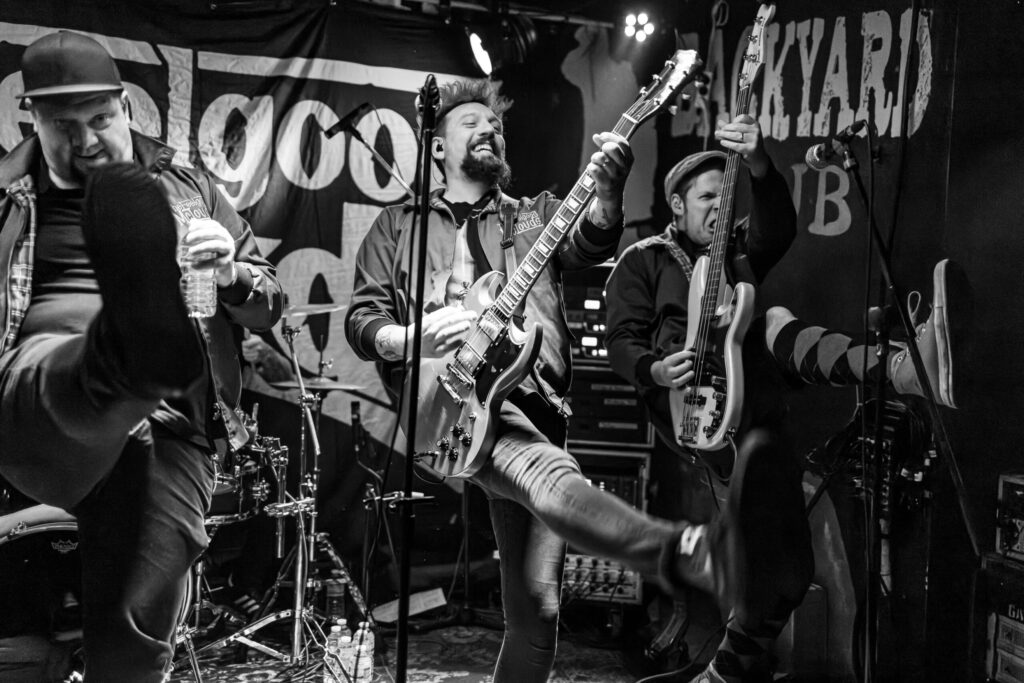 THE FEELGOOD MCLOUDS (2023-12-01) — photograph 3
